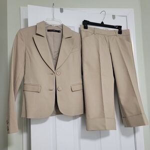 Aritzia Talula Babaton Pant Suit.  BEIGE. Blazer XS, Crops Size 4